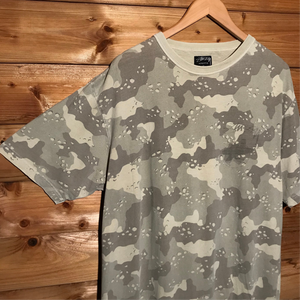 Stüssy Surfman Logo Desert Camo AOP t shirt