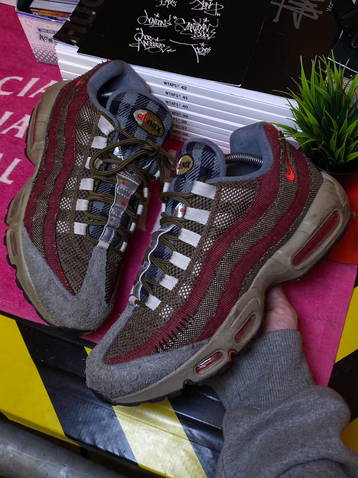 Nike brown shoes, photo 1 of 10